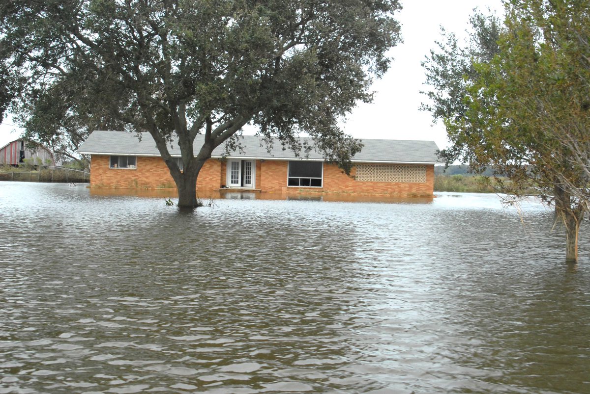 LSUAgCenter's tweet image. With severe weather forecasted in the Gulf region this week, take proactive steps to protect homes and families.
Clean gutters to help water drain properly.
Secure loose items outdoors.
Cover your windows if needed.
Have supplies for your family in the event of a power outage.