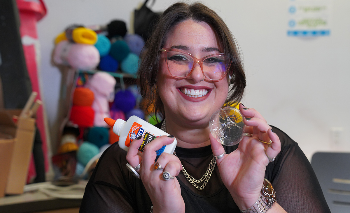 There's a new artist at CMOM ready to show you how to upcycle trash into a wonderful Garbage Garden. Meet Shira Grant today at 9:30am in the Art and Innovation Lab. Sponsored by #tnartscommission
#CMOMemphis #PlayfulLearning #EarlyChildhoodLearning #EarlyChildhoodDevelopment