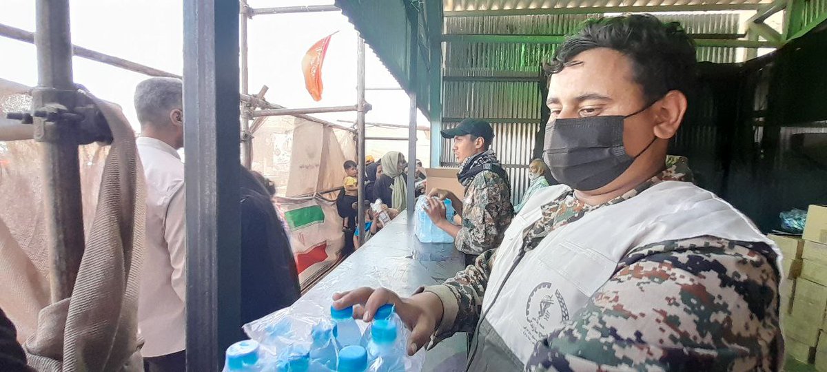 fataaaamh's tweet image. امکان جابهجایی لوازم منزل مهاجرین از مبدأ تا نقطه صفر مرزی، و فعالیت روزانه ۸۰۰ دستگاه اتوبوس و خودرو برای انتقال مهاجرین.تأمین آب معدنی، ساندویچ سرد، و کانکس یخچالدار برای نگهداری مواد غذایی توسط خیرین.
#بدرقه_کریمانه