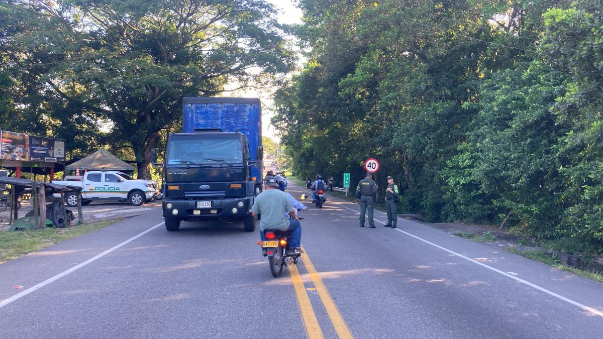 #NoticiaW | Arroceros en Santander se unieron al paro nacional y bloquean la troncal del Magdalena Medio, en el sector de La Gómez.