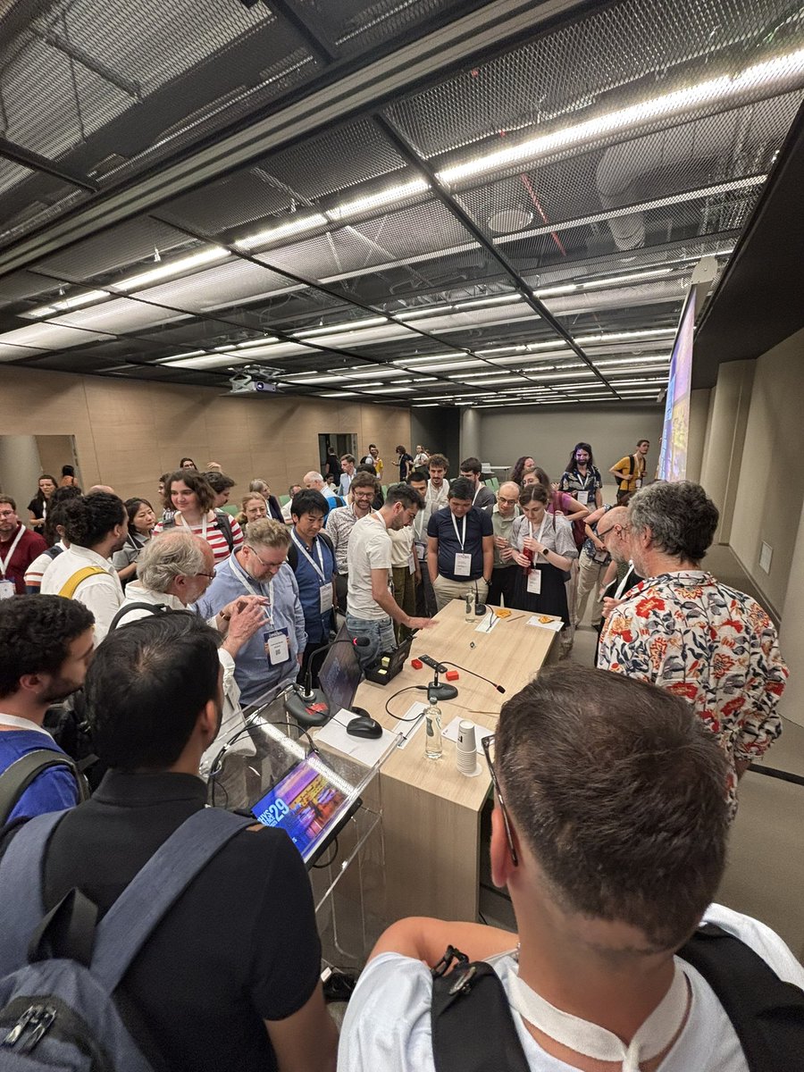 After my #STATPHYS29 talk, we showcased GRASPion.be — our robotic platform for active matter.
Exciting contacts &amp; great feedback!
Thanks to the GRASP.uliege.be team 🙌
#ActiveMatter #Robotics #Uliege