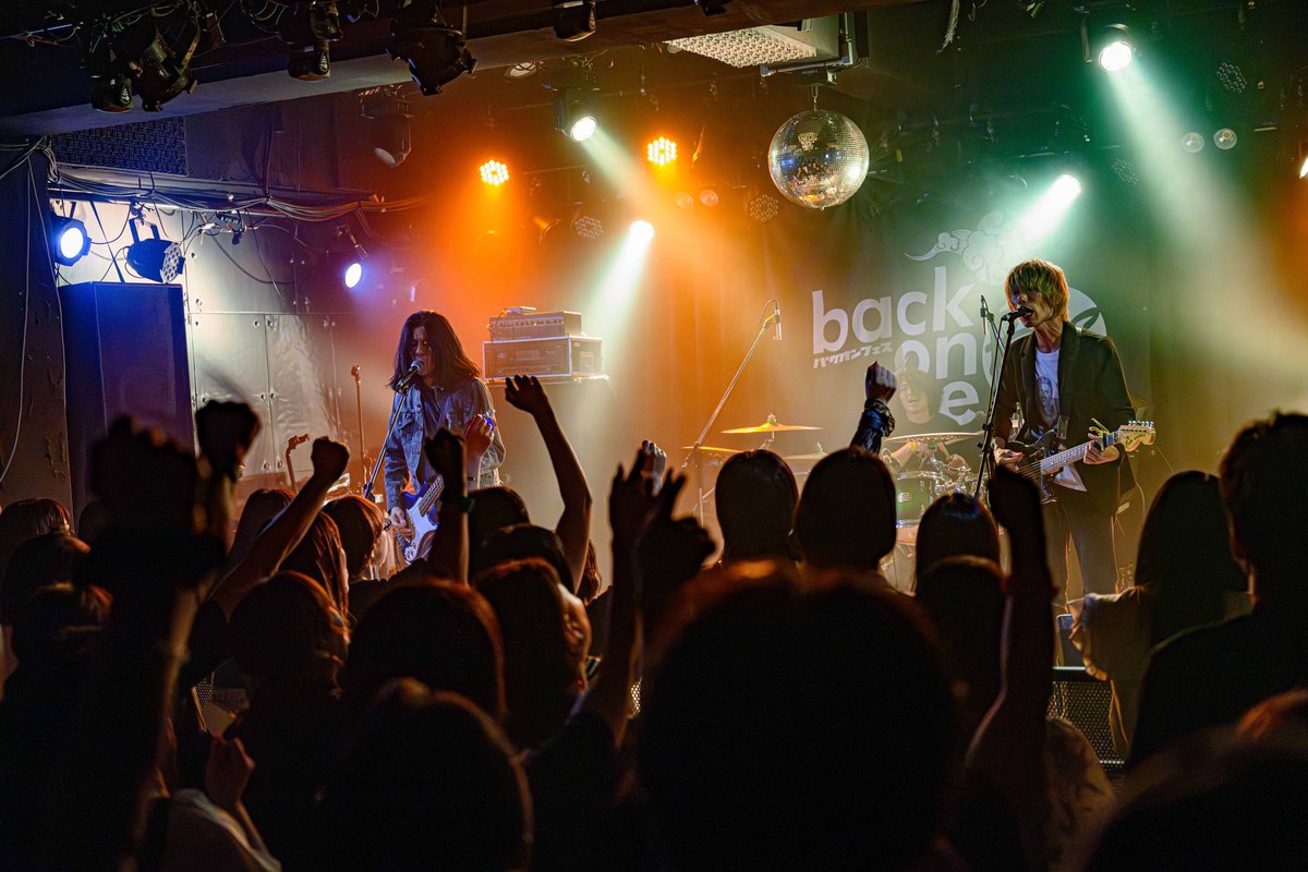 back on live Fes、これへの誘いの声、本番数日前うちら夫婦を心配し掛けてくれた声、当日も沢山の声を掛けてくれた。そんなメンバーが揃ったバンドは何処までも届くよう叫び目一杯の気持ちを曲に込め最高のLIVEを魅せていた。そのバンドはDUMMYKID、沢山の声に夫婦共々感謝。ありがとうございました。