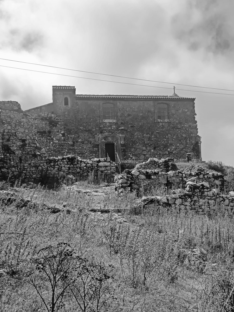 war_faust's tweet photo. #Trip #Ancient
Several days ago, I went here...
The Chapel of Nossa Senhora das Neves, at the highest point of the mountain range, has been a place of pilgrimage since the Middle Ages and is linked to the ruins of the first Dominican convent in #Portugal
#Serra de #Montejunto https://t.co/4LNrMRLIQR
