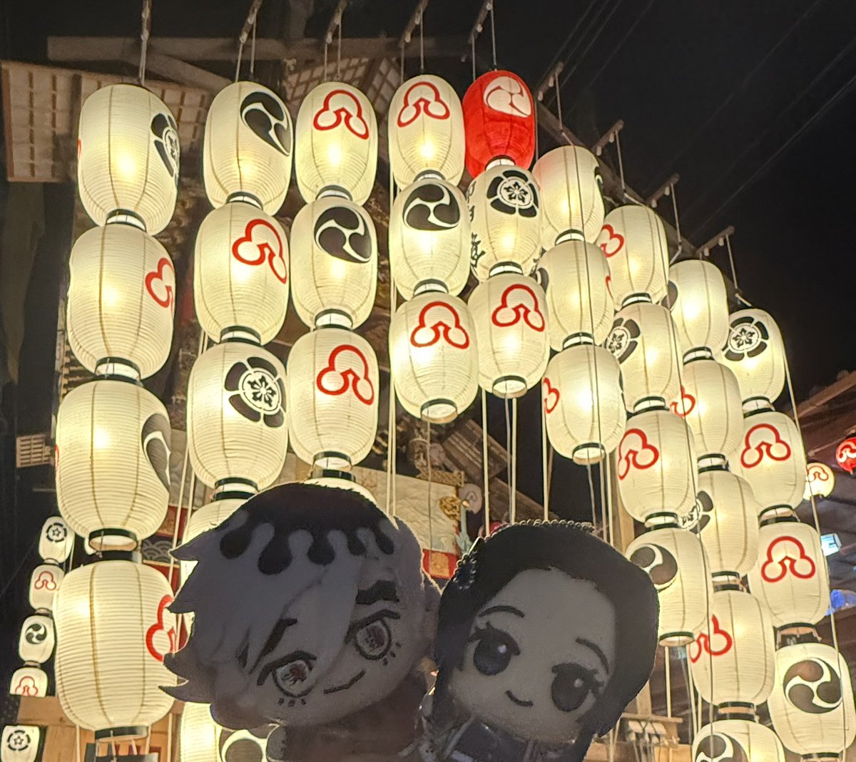 宵々山だったので四条通一部が歩行者天国だったので童しのちゃん達をデートさせてきた🌈💖🦋1枚目から長刀鉾 、函谷鉾、菊水鉾、放下鉾。