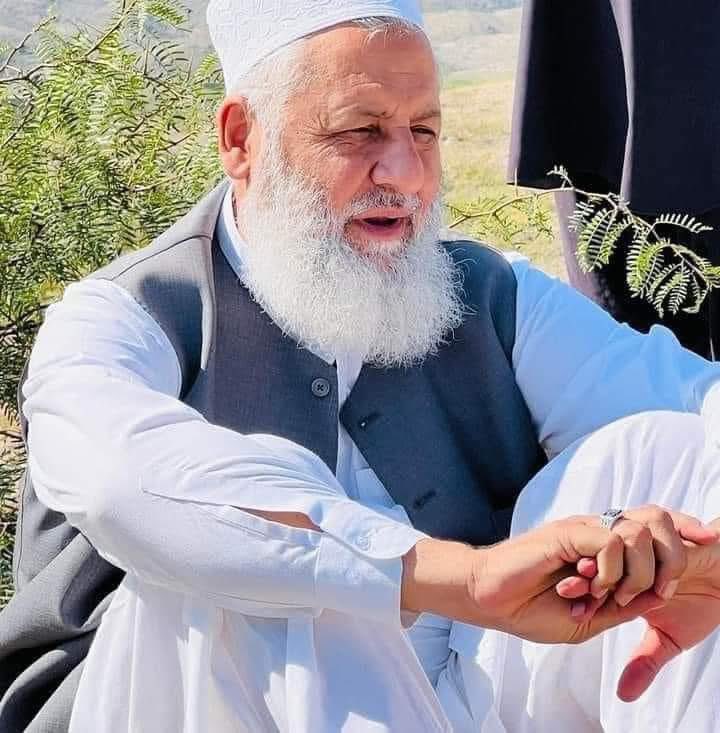 ملک نصیر کوکی خیل کو نومبر میں پختونخواہ میں گرفتار کیا گیا اور جب تمام جعلی مقدمات میں ضمانت ھوگئی تو پنجاب میں مقدمات بنا دئیے گئے اور جون 28 کو پنجاب کے مقدمات میں ضمانت ھوئی تو رہائی کی بجائے اٹک جیل سے اغواء کرکے نامعلوم مقام پر منتقل کردیا گیا ہے اور اب تک اتہ پتہ نہیں ہے