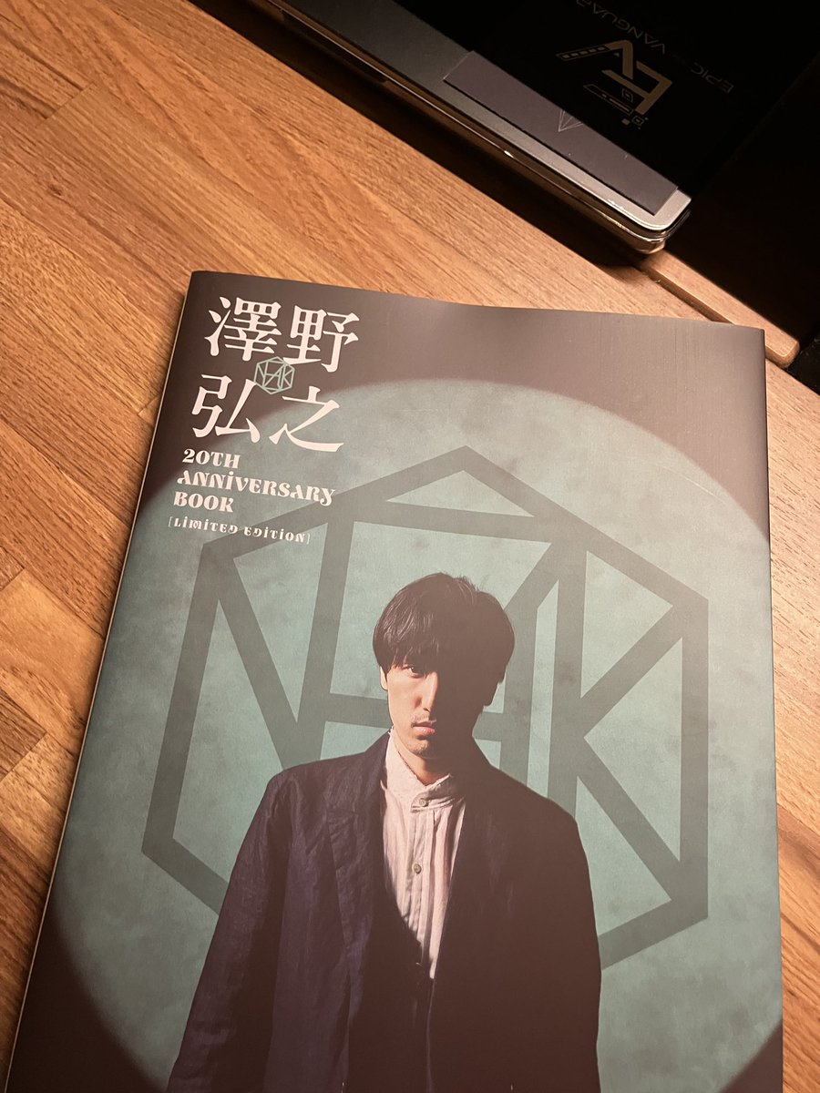 澤野さんの本が届いて読破！素晴らしかった。特にLogicのプロジェクトファイルの中身見せてくれるところが、3000円どころじゃない価値があるね。