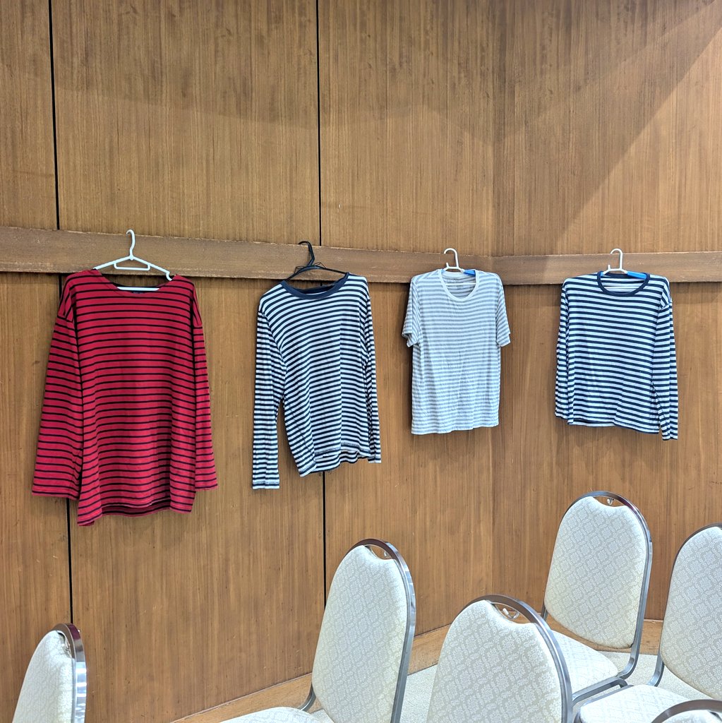 古い友人・たるたにさとしさん（ぱぱぼっくす）と別れの挨拶をしてきました。生前の本人の希望で全員ボーダーシャツで集まった関西ミュージシャンのみんなはみんないつも通りの笑顔で送り出していました。その中心にたるさんがいないことがいちばん不思議で寂しいことでした。