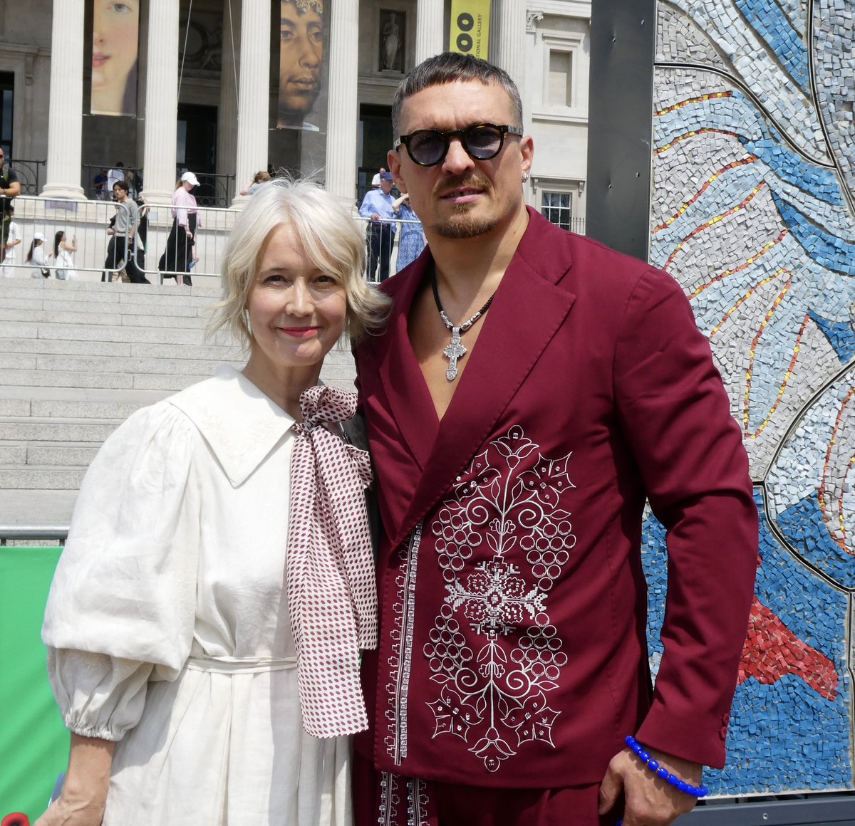 justinesimons1's tweet image. Huge honour to welcome the Kestrel Mosaic to Trafalgar Square with World champion boxer Oleksandr Usyk @usykaa & Richard Branson. A painstaking recreation of the original damaged by war in Mariupol. Symbol of solidarity, imagination, resistance & hope 🇺🇦🇬🇧