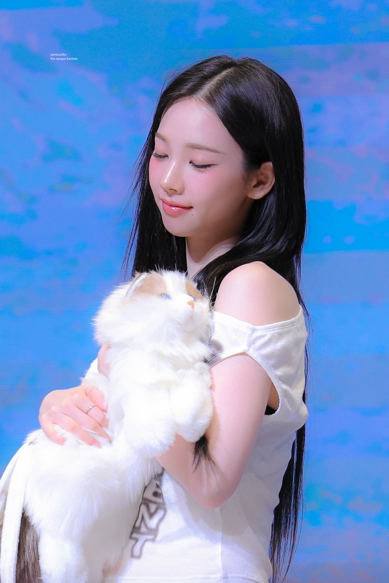 meteorite0411's tweet image. 250710
#카리λ #Karina #μμ€ν #aespa