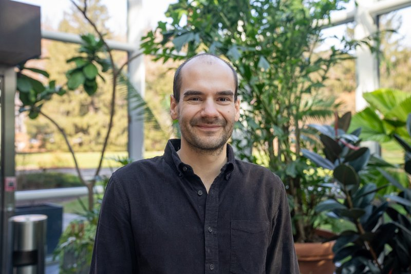 miniPCR bio (@minipcr) on Twitter photo Meet the inspiring Dr. Aleks Radakovic! His authentic and infectious enthusiasm for science and the strong relationships he forms with students earned him the <a href="/genesinspace/">Genes in Space</a> John Hatch Memorial Prize in Mentorship. Learn more about Dr. Radakovic's work:
genesinspace.org/news/blog/intr… Meet the inspiring Dr. Aleks Radakovic! His authentic and infectious enthusiasm for science and the strong relationships he forms with students earned him the <a href="/genesinspace/">Genes in Space</a> John Hatch Memorial Prize in Mentorship. Learn more about Dr. Radakovic's work:
genesinspace.org/news/blog/intr…