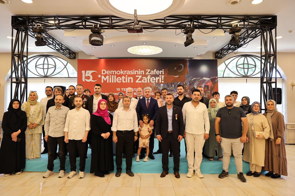 15 Temmuz Demokrasi ve Milli Birlik Günü’nün manevi ikliminde şehit ve gazi ailelerimizle bir araya geldik.

Sakarya Valimiz Sayın Rahmi Doğan’ın ev sahipliğinde TBMM KEFEK Başkanımız, Milletvekillerimiz, Büyükşehir Belediye Başkanımızın katılımıyla gerçekleştirdiğimiz programda