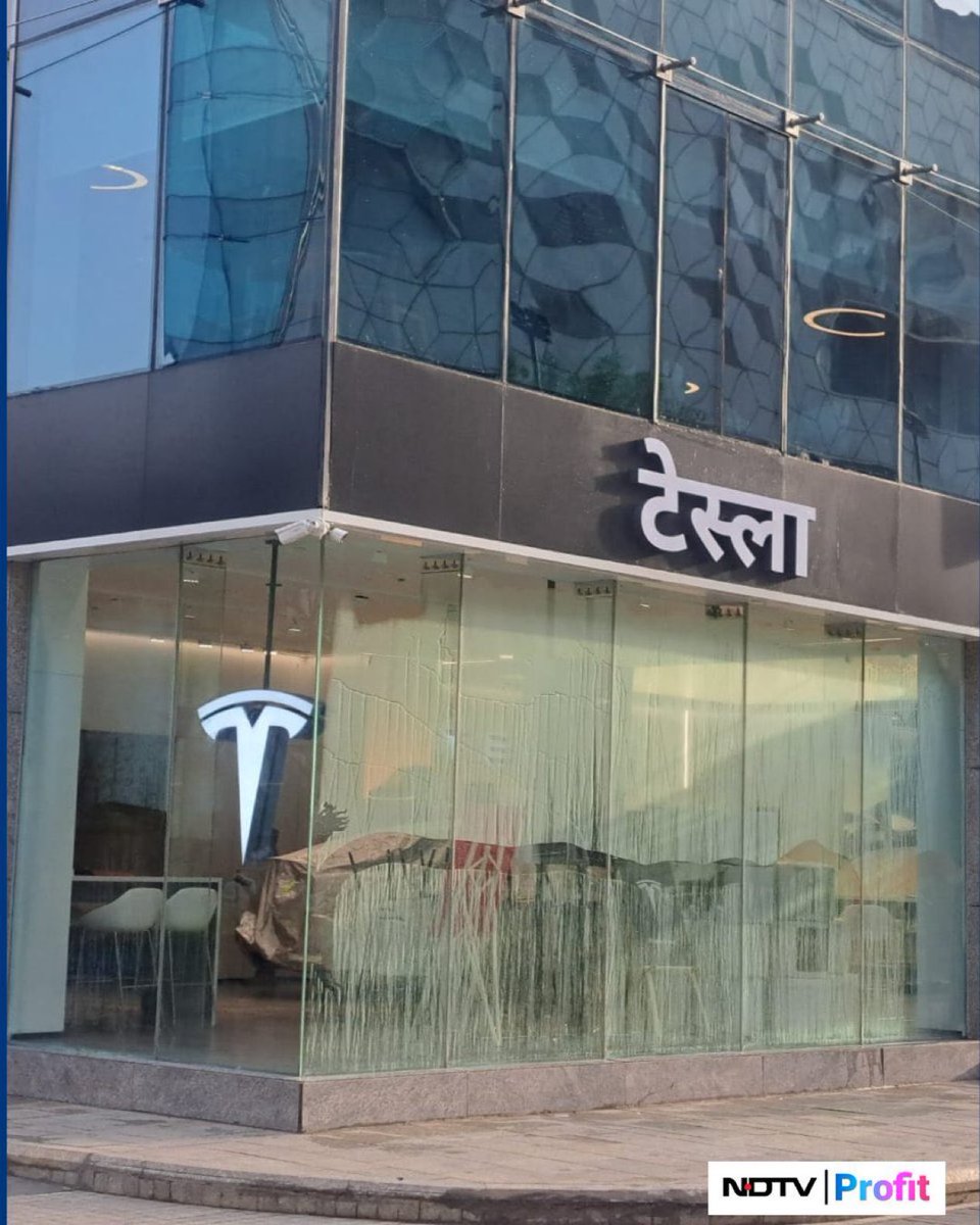 Tesla's first showroom in India in BKC, Mumbai, Maharashtra. Marathi me kaise likhenge 'Tesla' waise?🥹