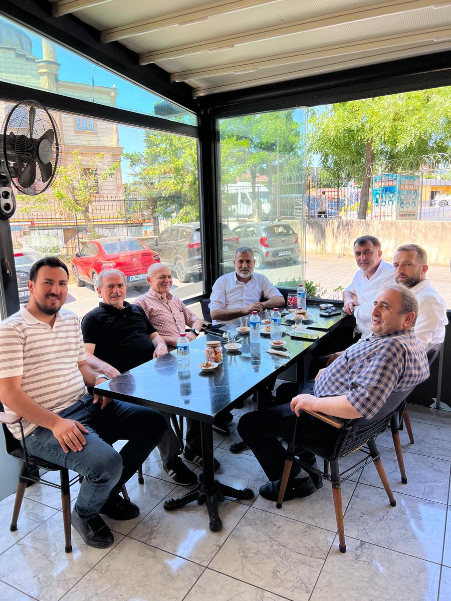 Rahmet olsun, 

Çekmeköy Belde Belediyesi Başkan Yardımcısı Ahmet Lapacı ağabeyin vefat eden babası için taziye ziyaretinde bulunduk. 

Amcamıza Allah'tan rahmet, Lapacı ailesine başsağlığı ve sabır diliyorum.