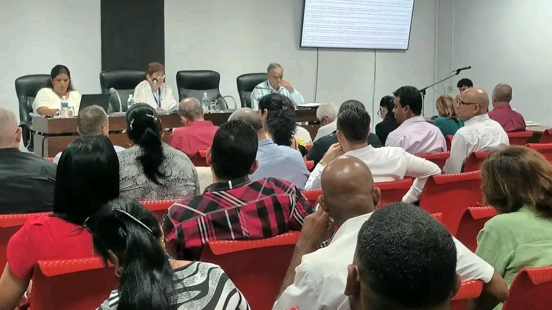 Productivo debate ayer en las comisiones de la Asamblea Nacional. Hoy continuamos, diputados #DePieYCombatiendo, representando al pueblo con honor. #PoderPopular