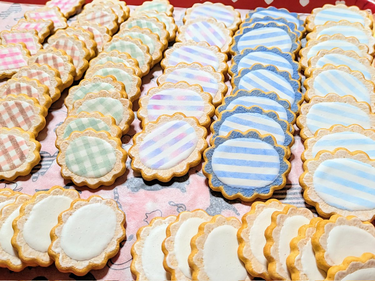 chocoAlice_nayu's tweet image. チェック柄の色付け中🌈