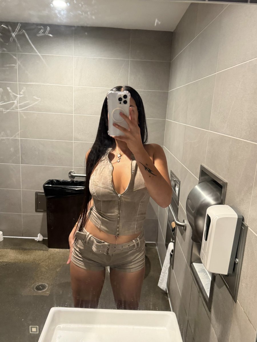 PrettyfaceMaryy's tweet photo. Tf I look like settling https://t.co/cDpJ598Thv