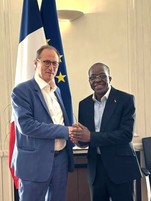 bruno_fuchs's tweet image. 🇫🇷🇬🇭 Honoré d’échanger avec @askbagbin, président du Parlement du #Ghana
Dans un contexte de rapports de force entre nations, nous partageons l’urgence d’un multilatéralisme au service de la paix, où la #francophonie est un levier pour faire vivre droit, dialogue et coopération.