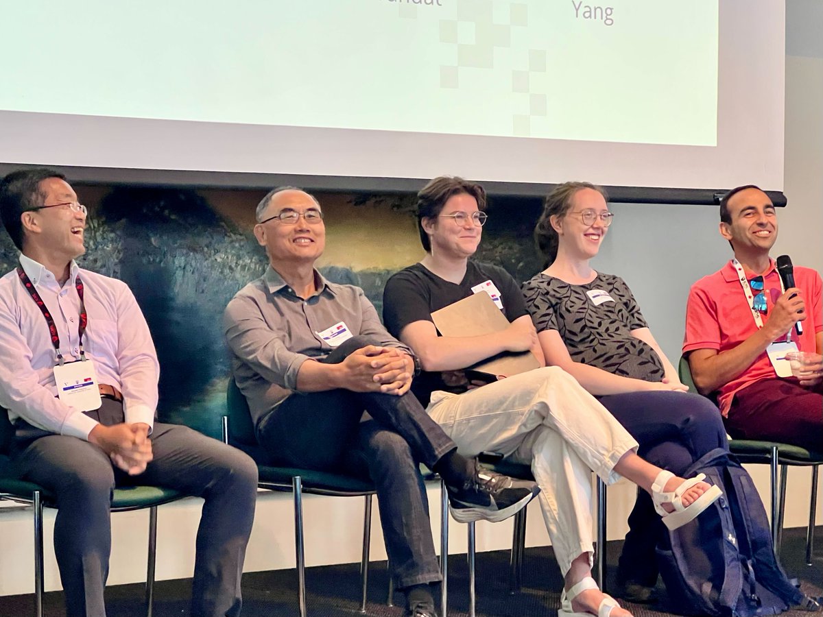 VectorInst's tweet image. Yesterday's Vision and Learning Workshop at #ICML2025 delivered exactly what the AI research community needed – bold ideas, rigorous science, and meaningful connections.
The afternoon sessions were particularly thought-provoking:
- Qiang Yang's insights on federated learning…