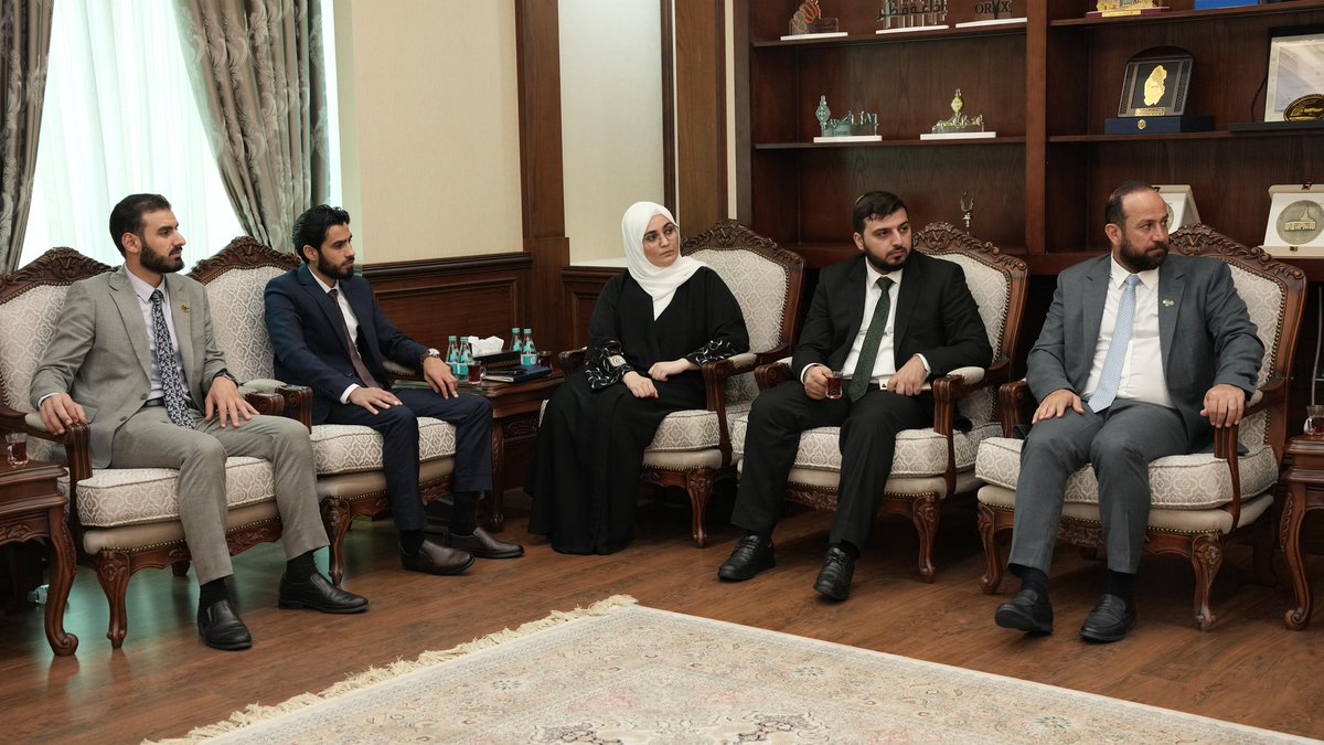 qmc_qa's tweet image. اجتمع سعادة الشيخ خالد بن عبدالعزيز آل ثاني القائم بمهام الرئيس التنفيذي للمؤسسة القطرية للإعلام، بسعادة الدكتور حمزة المصطفى، وزير الإعلام في الجمهورية العربية السورية، وذلك في مبنى المؤسسة صباح اليوم، حيث ناقش الجانبان سبل تعزيز التعاون الإعلامي وتطويره بما يخدم تطلعات البلدين.