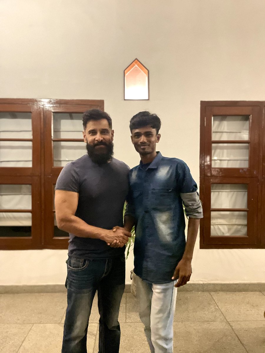 One Of #ChiyaanVikram  Meet.. 🥺🫂 

My Life Best Moment 💗✨

 @Chiyaan தலைவனை பார்த்து ஒரு வருஷம் ஆச்சு ஏதோ நேத்து தான் பார்த்த மாதிரி Oru Feel.. 🫂 

தலைவன் வந்தது வணக்கம் சொன்னது  பேசினது கைய புடிச்சு எல்லாருக்கும் Hug   பண்ணது எல்லாம் ஞாபகம் இருக்கு 🌿✨