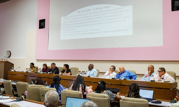 Gobierno Cuba 🇨🇺 (@gobiernocuba) on Twitter photo 📚✨️| Comisión: Educación, Cultura, Ciencia, Tecnología y Medio Ambiente, de la <a href="/AsambleaCuba/">Asamblea Nacional Cuba</a>.
🗣<a href="/InesMChapman/">Inés María Chapman Waugh</a>
"Amplio debate sobre el desarrollo de industrias culturales y creativas, vinculación con las políticas públicas y la captación de ingresos para el desarrollo Cuba." 📚✨️| Comisión: Educación, Cultura, Ciencia, Tecnología y Medio Ambiente, de la <a href="/AsambleaCuba/">Asamblea Nacional Cuba</a>.
🗣<a href="/InesMChapman/">Inés María Chapman Waugh</a>
"Amplio debate sobre el desarrollo de industrias culturales y creativas, vinculación con las políticas públicas y la captación de ingresos para el desarrollo Cuba."