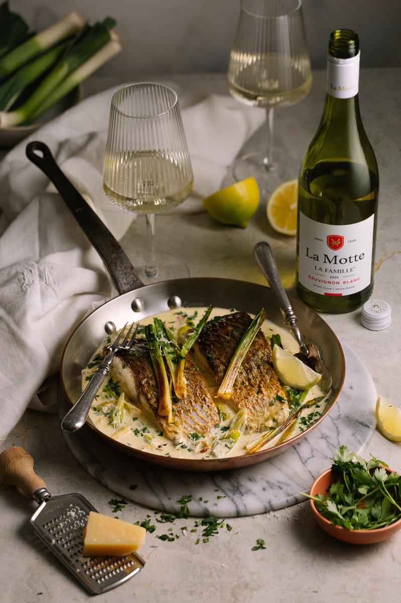 RECIPE: LA MOTTE LA FAMILLE SAUVIGNON BLANC 2025 WITH SEARED LINE FISH WITH LEEK CREAM

Do you prefer white wine as soon as the sun is out?
Then the newly released <a href="/LaMottewine/">La Motte</a> 2025 La Famille Sauvignon Blanc is the perfect choice. 🧵