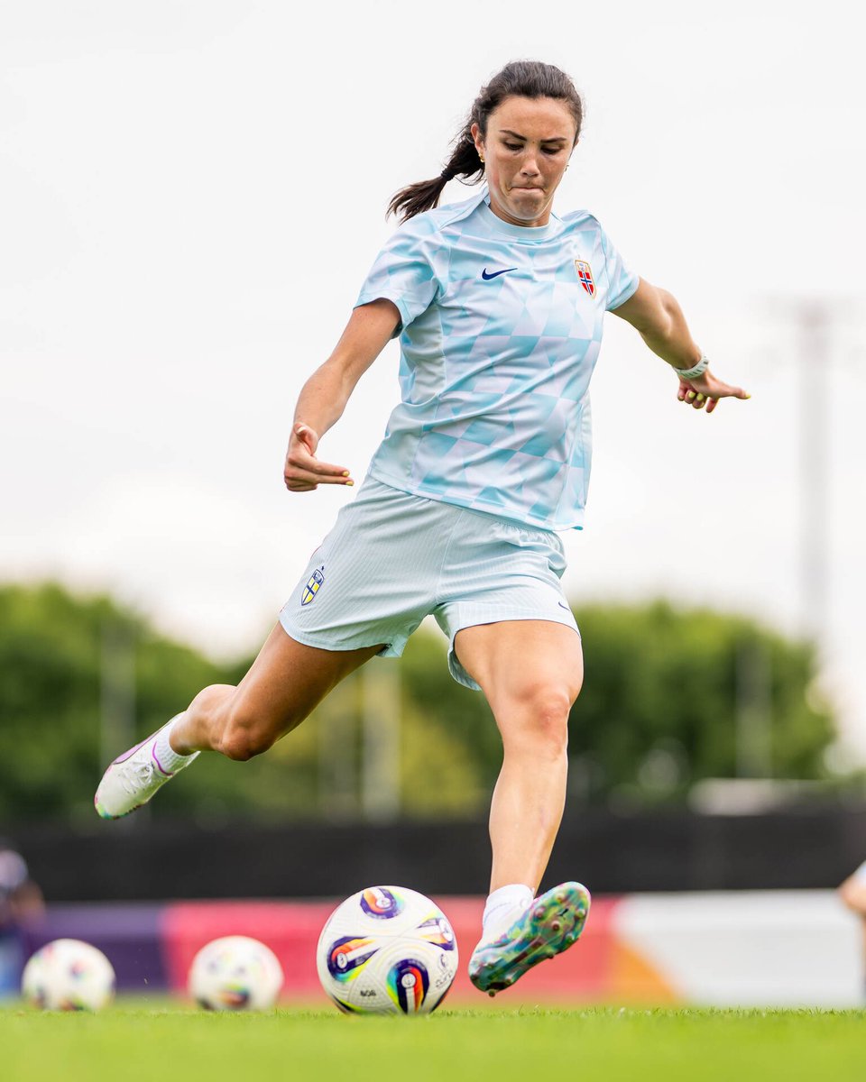 Siste treningsøkt før morgendagens kvartfinale er unnagjort 💪

#WEURO2025