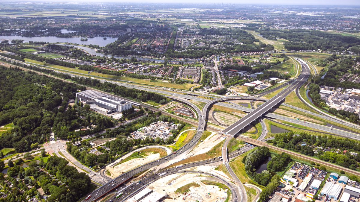 Goed nieuws! Sinds vanmorgen 6.00 uur is de Terbregseweg weer open voor fietsers en voetgangers. Er geldt nog wel een korte omleiding via de Meerum Terwogtlaan. Autoverkeer moet nog even geduld hebben. Op maandag 21 juli 6.00 uur is de Terbregseweg weer open voor al het verkeer.