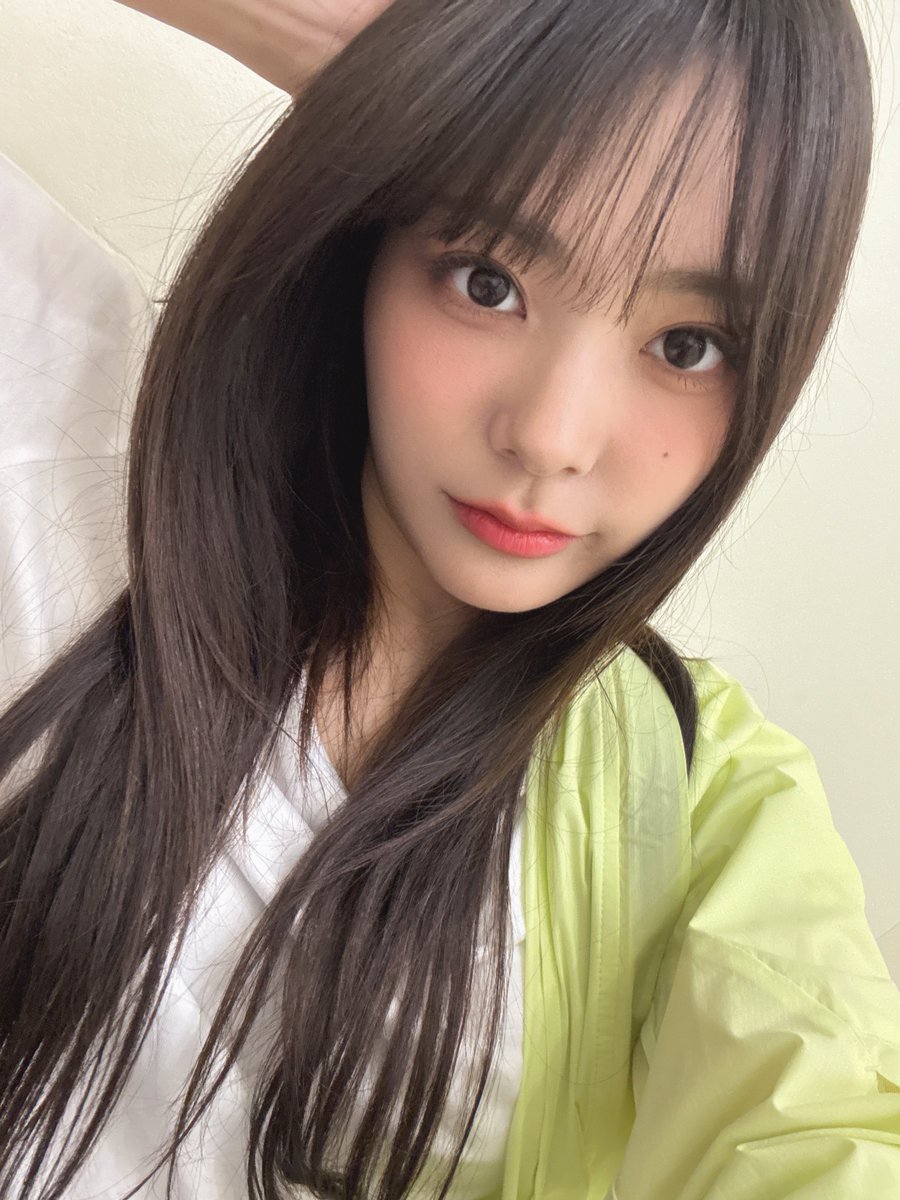 @Weekly_QWER: Jul,15,2025 Siyeon naver fancafe post cafe.naver.com/eggkim/371794?… MINGMING💛 Hi! Happy vacation!!! I drank milk tea today! And I watched a drama Bawiges I'll cheer you on from home this week! I took a nap today for the first time in a long time!! I feel like all the…