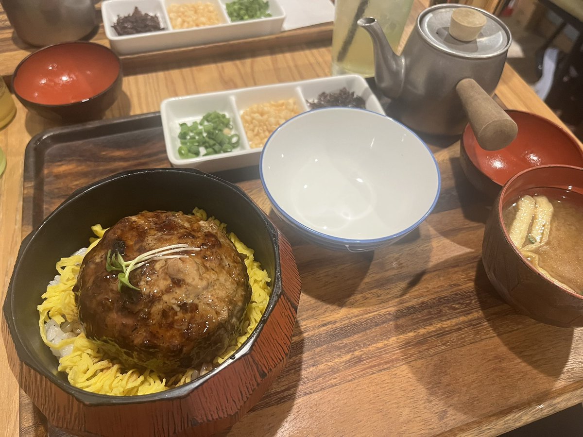 11_ko_ko's tweet image. 京都の幼なじみとご飯ー!!
お祝いもちゃんとできて一安心。
ハンバーグひつまぶし定食むちゃくちゃ美味しかった……!!
何年ぶり!?ってくらいだったからいっぱいお喋りできて嬉しいー!