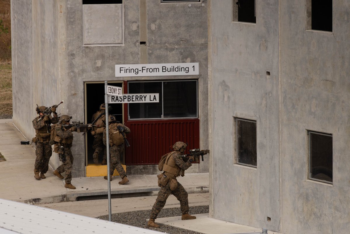31stMeu's tweet image. 馃搷Urban Operations Training Facility, Queensland, AU, July 5, 2025.
U.S. Marines with BLT 1/7, 31st MEU, conduct a simulated amphibious assault.
(@USMC 馃摳 by Sgt. Angel Diaz Montes De Oca)
@DefenceAust @USEmbAustralia @DeptofDefense
#Marines #Lethality #Readiness #CombatReady
