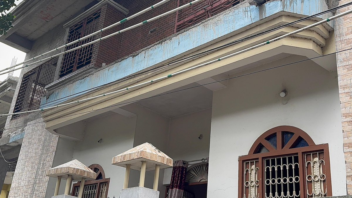 ConsiderMeHappy's tweet photo. @SEVA_NBPDCL @dmpurnea @PurneaTimes @bihar_police Thank you for the update. The main line is still hanging in front of the main gate, it’s very dangerous and poses a serious threat. An electric pole is required in between the two poles which are extremely far right now. Please fix this on priority. https://t.co/GixFLVok7a