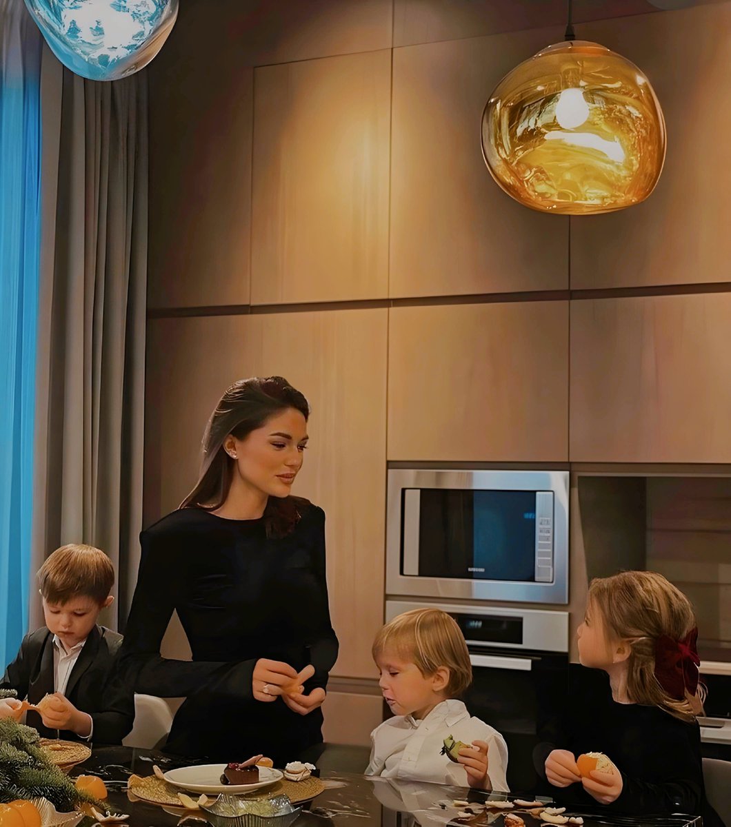 Bitcoin_Teddy's tweet image. 2030: Mom, why is our family rich?
Because dad never sold Bitcoin.