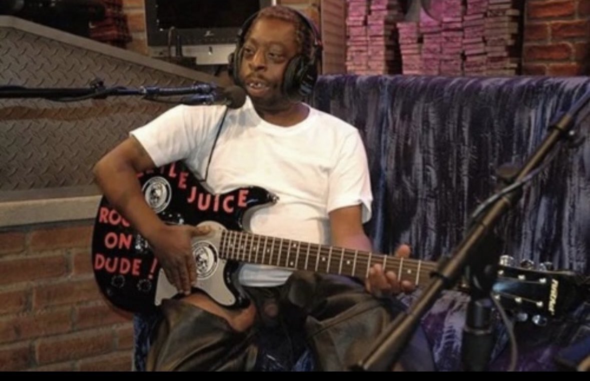 the_untz's tweet image. Jeff Holdsworth is a musician who was a founding member of the rock band Phish. The band originally featured Holdsworth and Trey Anastasio sharing lead vocal and guitar duties
