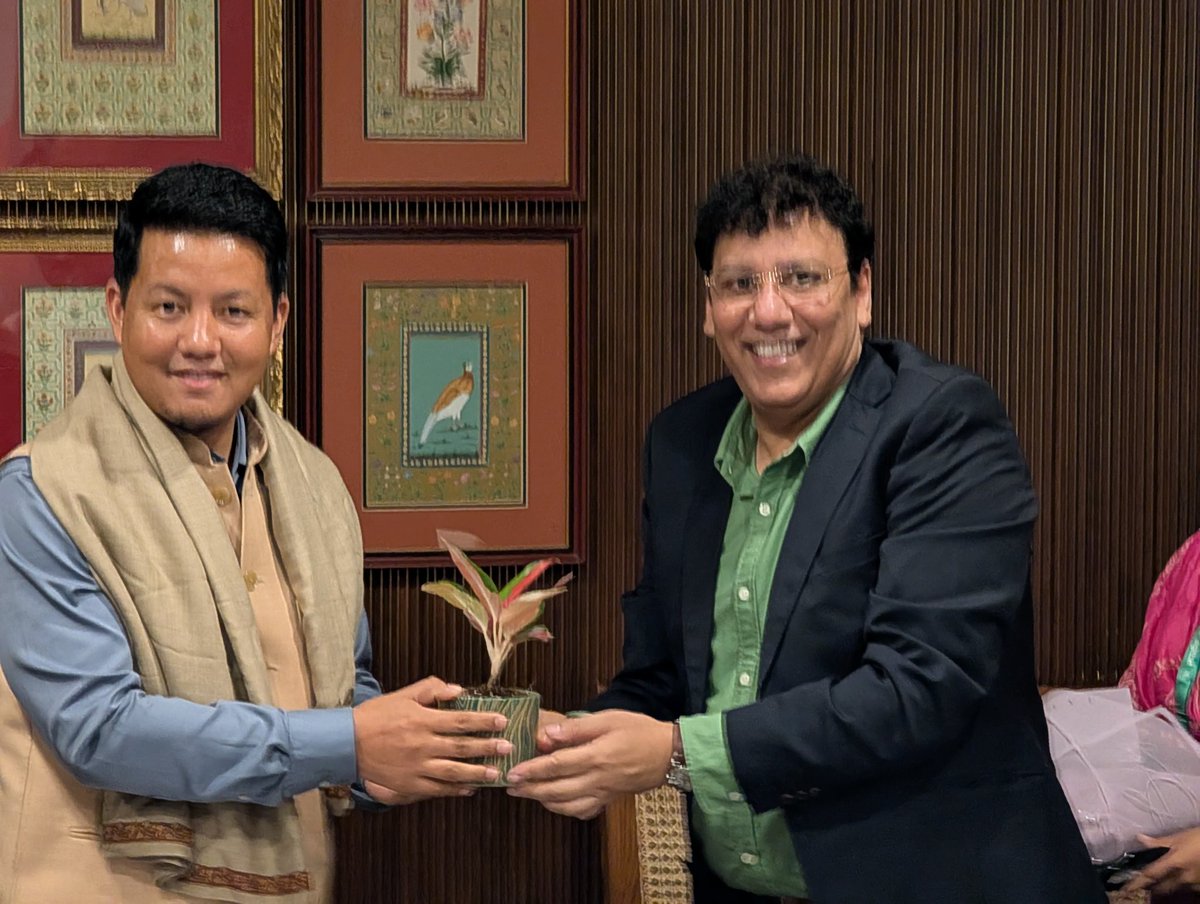 fcigangtok1's tweet photo. Hon’ble MP Shri Indra Hang Subba chaired a State Level Consultative Committee meeting with Food Secy Shri Anil Raj Rai,IAS, FCI WB Shri Manmohan Singh Saran, officials from GoS &amp; FCI staff to discuss PDS &amp; food security in Sikkim. #FCI #FoodSecurity #Sikkim #PDS #Governance https://t.co/zJPD7PMt1V