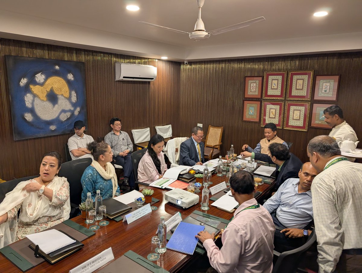 fcigangtok1's tweet photo. Hon’ble MP Shri Indra Hang Subba chaired a State Level Consultative Committee meeting with Food Secy Shri Anil Raj Rai,IAS, FCI WB Shri Manmohan Singh Saran, officials from GoS &amp; FCI staff to discuss PDS &amp; food security in Sikkim. #FCI #FoodSecurity #Sikkim #PDS #Governance https://t.co/zJPD7PMt1V