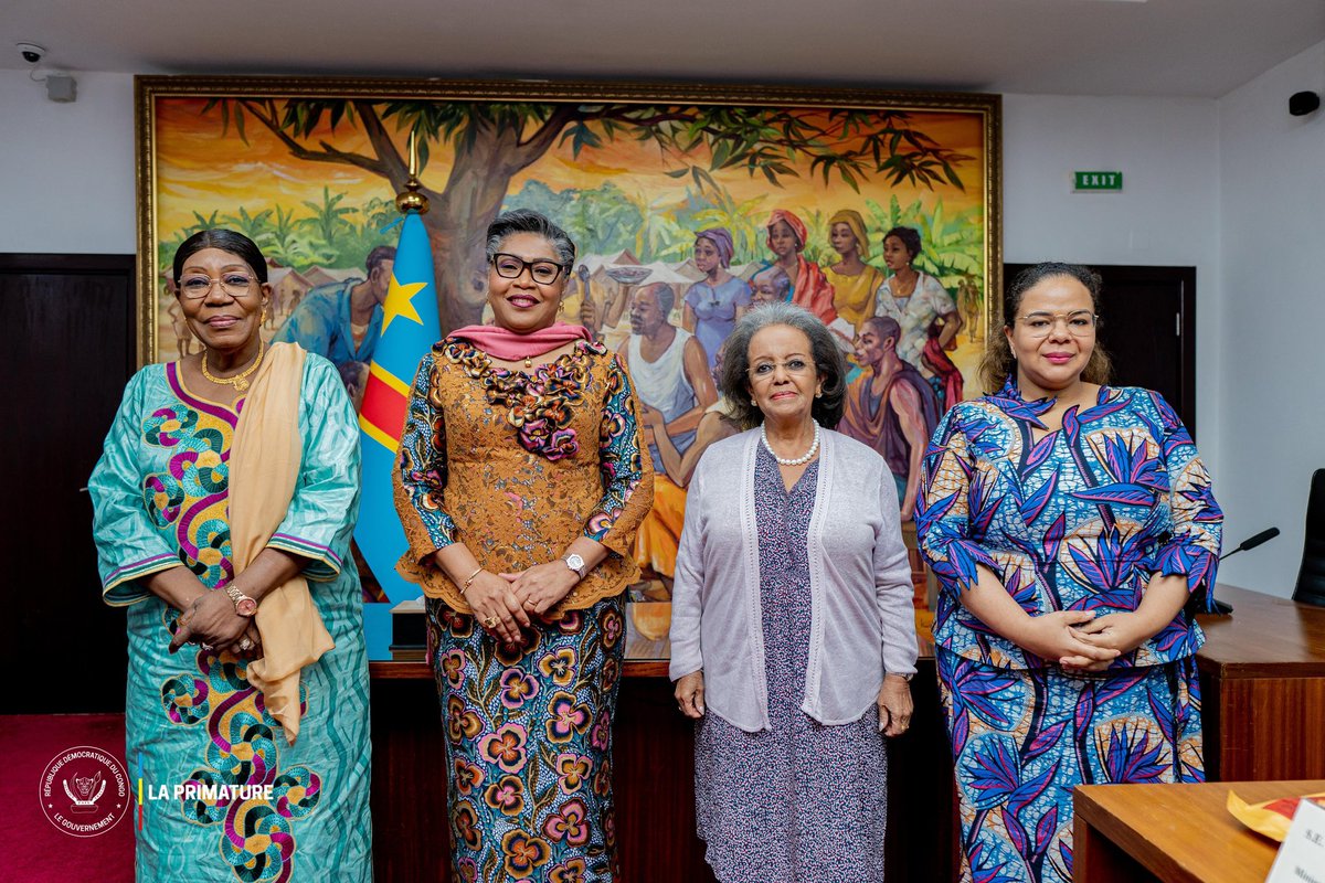 AWLNetwork's tweet image. On 14 July 2025, Prime Minister @SuminwaJudith received the Panel of Facilitators of the African Peace Mediation for the DRC, led by H.E. @SahleWorkZewde & H.E. @sambapanza to assess the ongoing peace processes.
H.E. @sambapanza emphasized the importance of public support for…