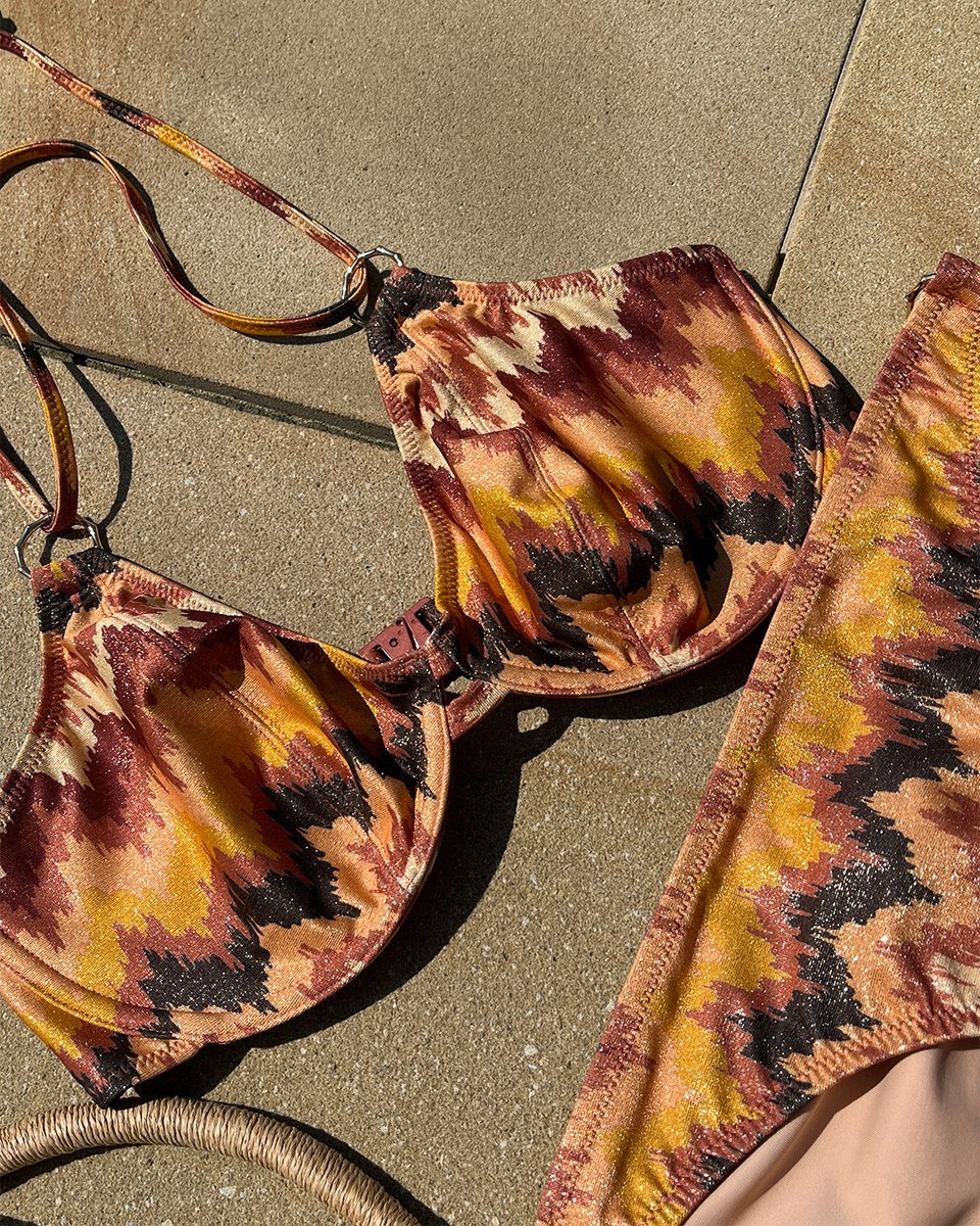 Poolside accessories ✨

Swipe for the details of Arizona Wave, in Horizon.

Shop now for Summer - bit.ly/3TDf9Zf