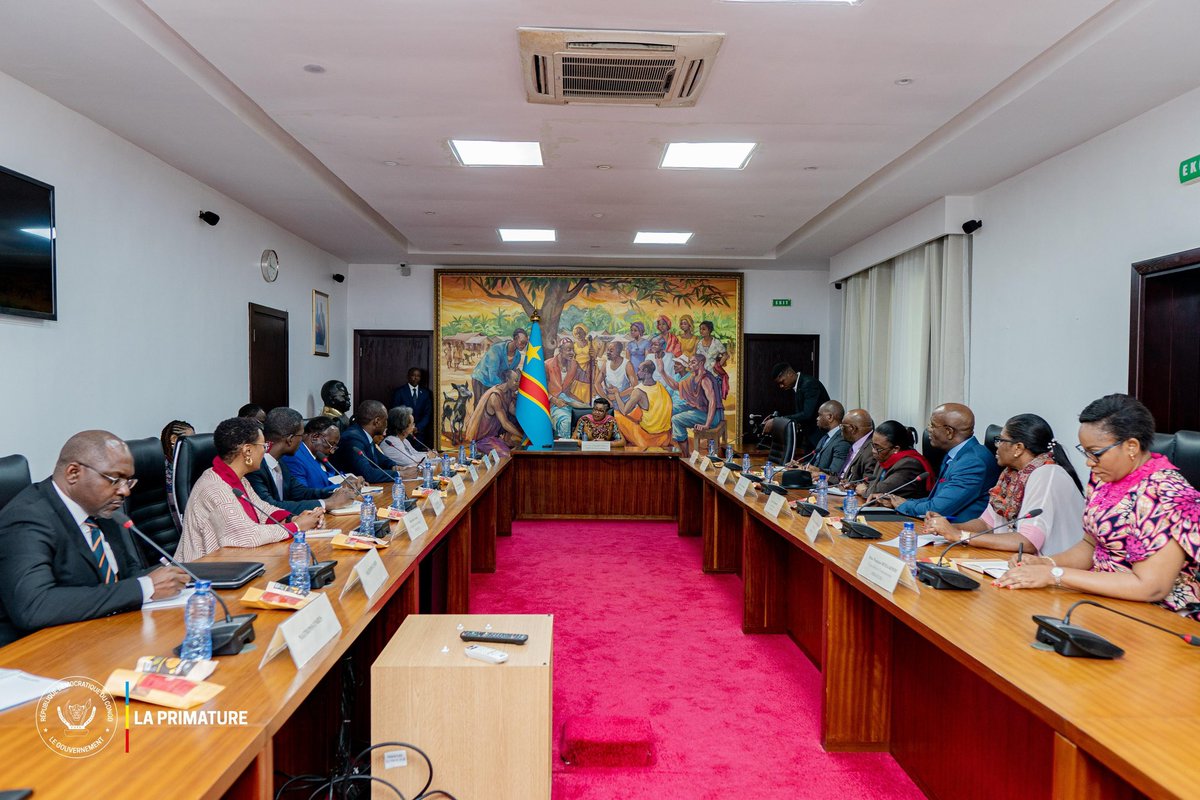 AWLNetwork's tweet image. On 14 July 2025, Prime Minister @SuminwaJudith received the Panel of Facilitators of the African Peace Mediation for the DRC, led by H.E. @SahleWorkZewde & H.E. @sambapanza to assess the ongoing peace processes.
H.E. @sambapanza emphasized the importance of public support for…