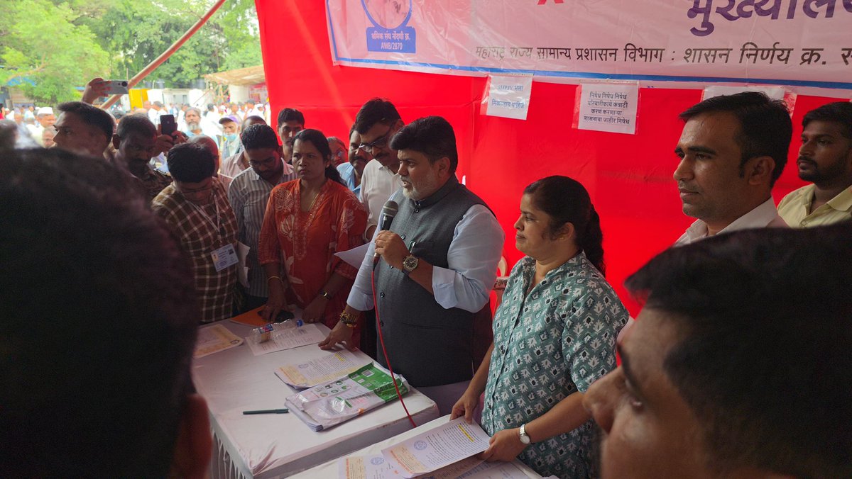 nurses_state's tweet photo. आझाद मैदान आंदोलन स्थळी मंत्री उदय जी सामंत यांची भेट 
परिचारिकांचे प्रश्न सोडवण्यासाठी शासन स्तरावर पूर्ण प्रयत्न करणार असा शब्द दिला 
त्यांचे आभार https://t.co/udFVk8ZUqr