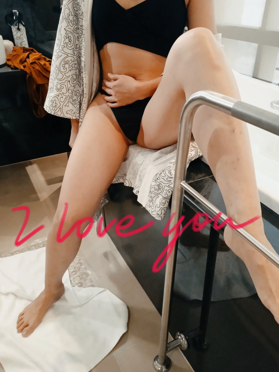 ใครว่าง ชวนคู่เราไปแช่น้ำได้น่ะ แต่ขอเป็นน้ำอุ่นน่ะ  ชวนได้ ไม่เรื่องเยอะ ง่ายๆ