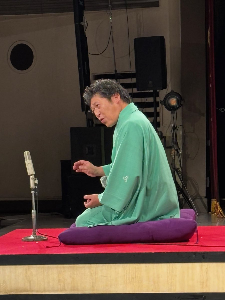 katsurasampoo's tweet image. 今日は『よしもと祇園花月本公演』
8/18に閉館する【よしもと祇園花月】
桂慶枝の出番は本日がラストでした。
古いけどいい劇場やったなぁ。
立地条件もいいし、キャパも丁度いい。
こんな劇場、京都に欲しいなぁ…
最後の高座は「テレショップパニック」
皆さまに参加いただきました。
#桂慶枝…