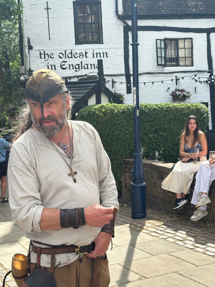 EzekialBone's tweet image. 'Engaging... captivating... knowledge... Best thing to do on #Nottingham '🏹Over 30 years experience of telling tales of the city & famous son 🎯 #RobinHood Town Tour Sat 17 July 2pm @CrossKeysNottm ends with finest ales @Yeoldetripnott 🍻 @VisitNotts @NottinghamTIC @No1tingham