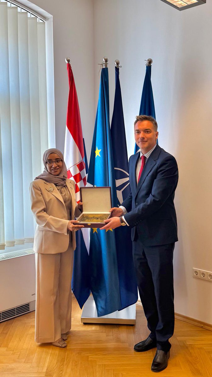 اجتمعت سعادة السيدة/ أسماء بنت ناجي العامري سفيرة دولة قطر لدى جمهورية كرواتيا بالسيد/ سيباستيان روغاتش، مدير إدارة الشؤون المتعددة الأطراف والعالمية في وزارة الشؤون الخارجية والأوروبية الكرواتية، بحث الجانبان سبل تعزيز التعاون والدعم الثنائي في المحافل الدولية. 

#MOFA