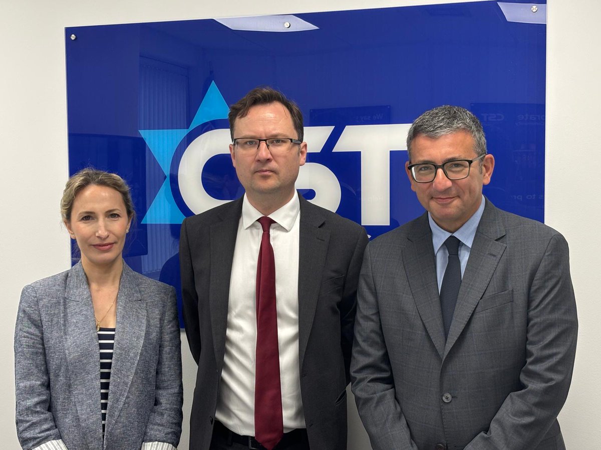 JLC_uk's tweet image. We were pleased to arrange for @mhclg Minister @AlexJJNorris to visit @CST_uk's Headquarters today to see first hand the vital work they do to the secure and protect Jewish communities across the UK.