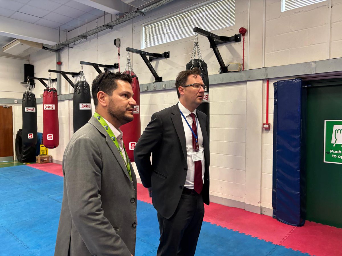 JLC_uk's tweet image. We were pleased to arrange for @mhclg Minister @AlexJJNorris to visit @CST_uk's Headquarters today to see first hand the vital work they do to the secure and protect Jewish communities across the UK.