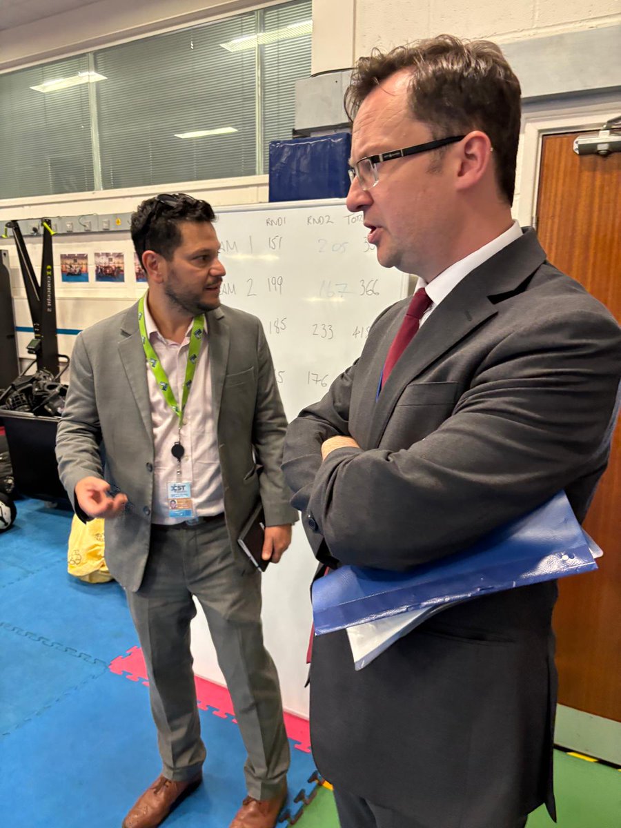 JLC_uk's tweet image. We were pleased to arrange for @mhclg Minister @AlexJJNorris to visit @CST_uk's Headquarters today to see first hand the vital work they do to the secure and protect Jewish communities across the UK.