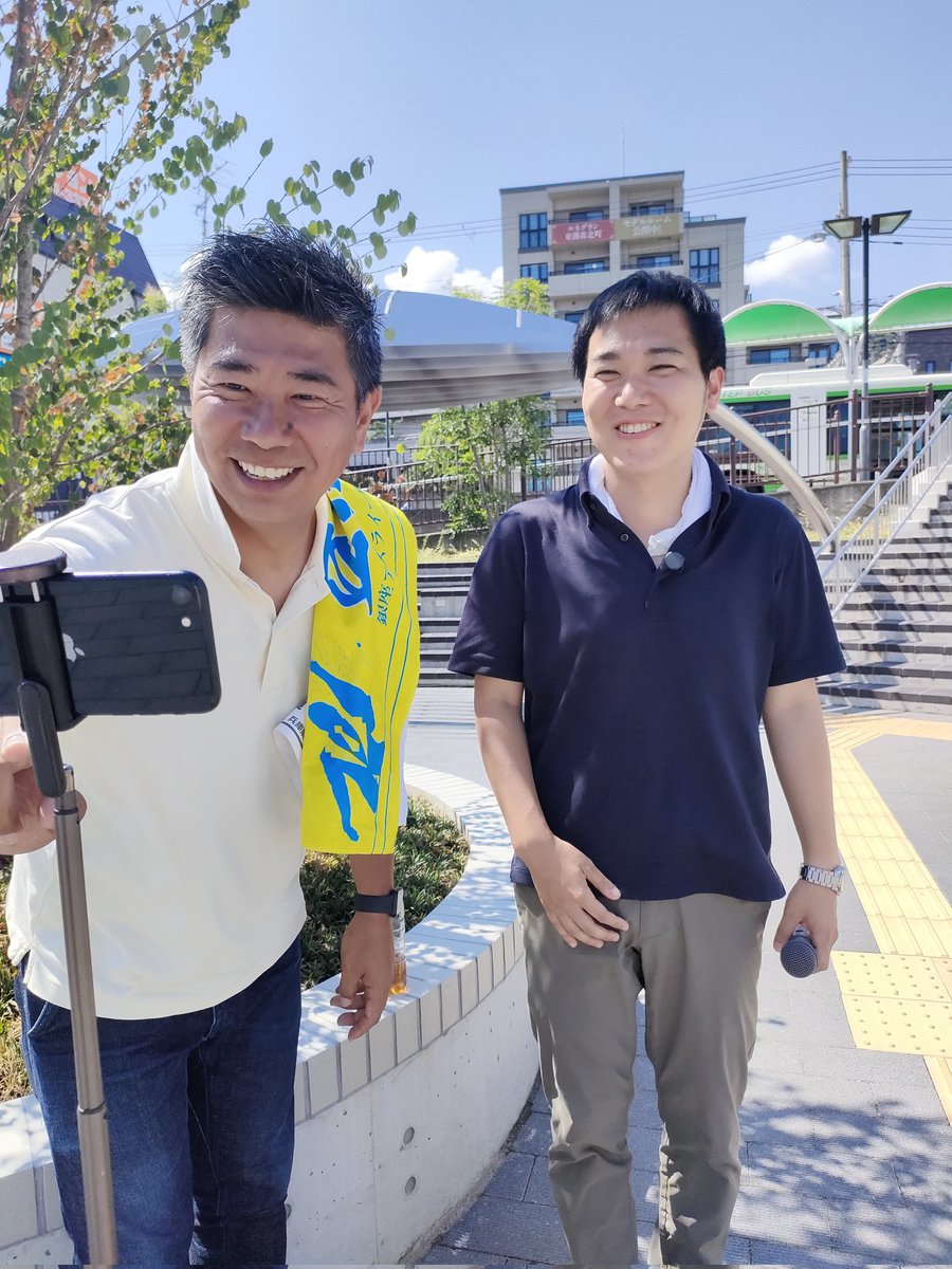 ama_lucky888's tweet image. 闘いの合間のほっこりショット

世話を焼くお兄ちゃんと
「どんだけ過保護やねん」って　
顔をする弟

仲のいい兄弟みたいやん💕

さぁ、明日からまた一緒に戦場へ
必ず勝つ✨

#齊藤健一郎
#川崎たかひろ