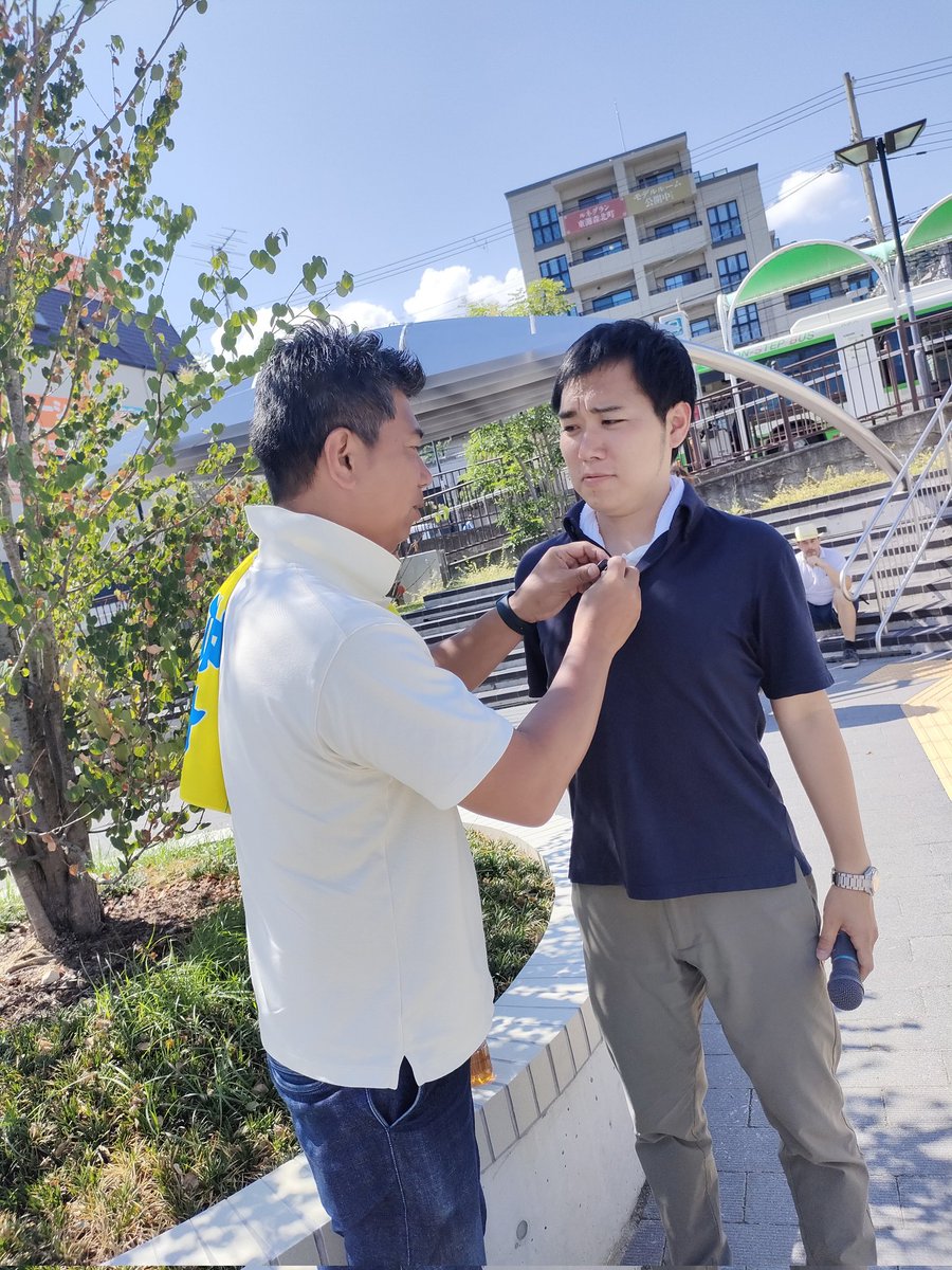 ama_lucky888's tweet image. 闘いの合間のほっこりショット

世話を焼くお兄ちゃんと
「どんだけ過保護やねん」って　
顔をする弟

仲のいい兄弟みたいやん💕

さぁ、明日からまた一緒に戦場へ
必ず勝つ✨

#齊藤健一郎
#川崎たかひろ