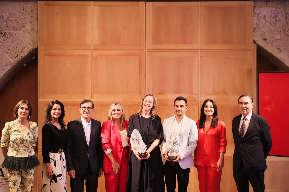 alhambracultura's tweet image. 💚Esta mañana, @alhambracultura ha acogido la entrega de los Premios Granada a la Cultura Europea del periódico @elespanolcom
El director de cine, Alejandro Amenábar y Sheila Loewe, @LoeweOfficial, han recibido sus galardones por su gran aportación cultural.
¡Enhorabuena!